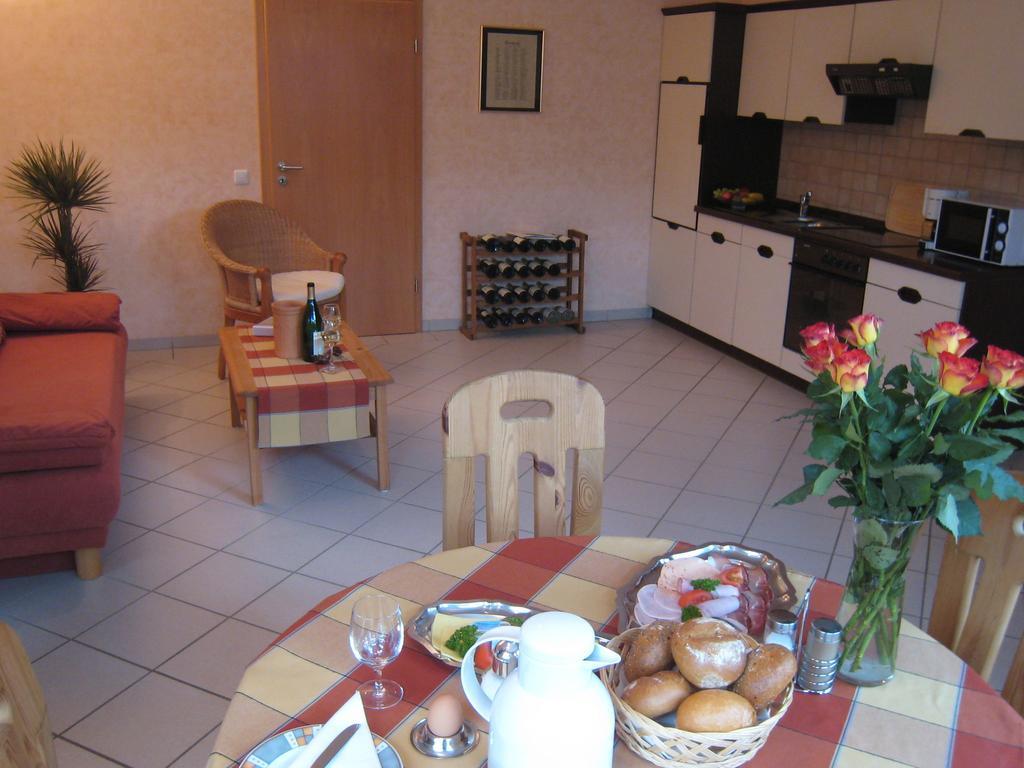 Sch Ne Wohnung In Der Moselregion Kinheim Exterior photo